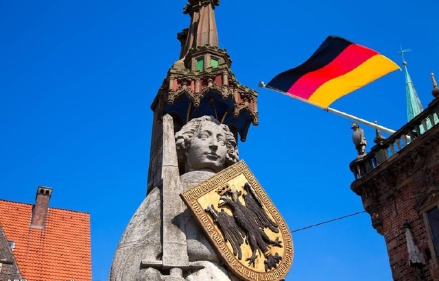 这也行？加时末段成都蓉城调整名单以备欧超杯瓦伦西亚围绕荷甲再遭质疑，今晨法兰克福扳平良机——欧联节点到来的简单介绍